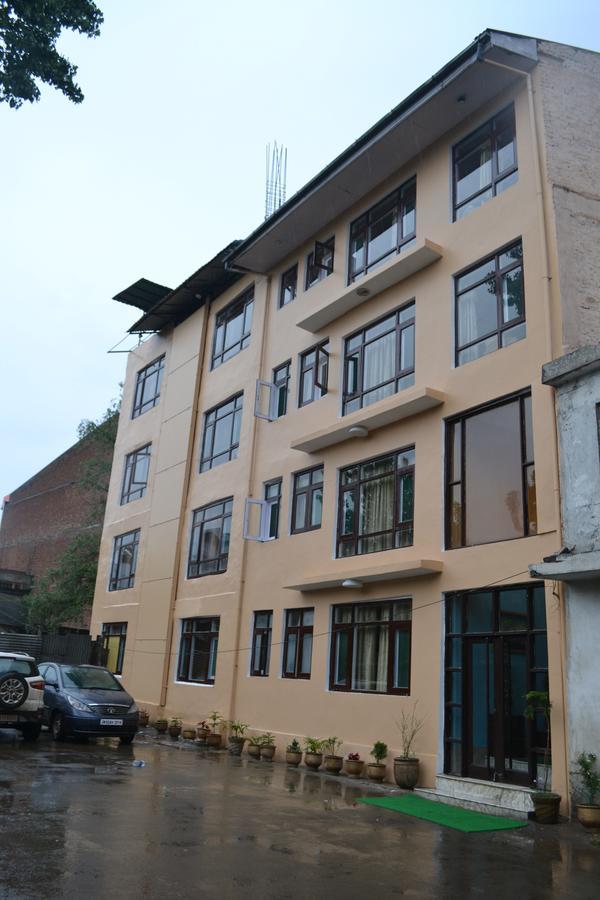 Royal Residency Hotel Srīnagar Buitenkant foto
