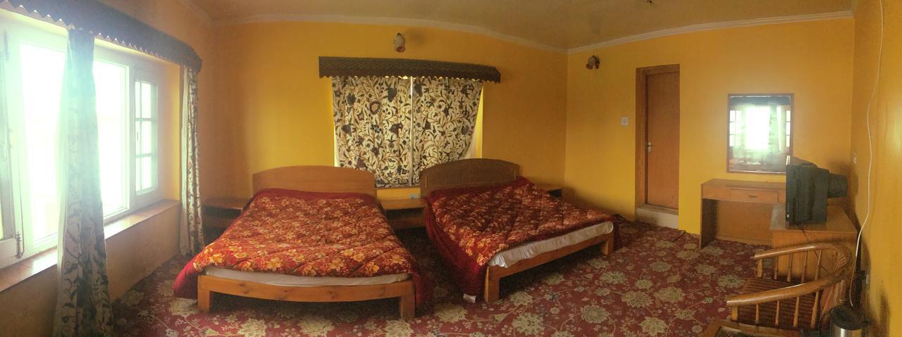 Royal Residency Hotel Srīnagar Buitenkant foto